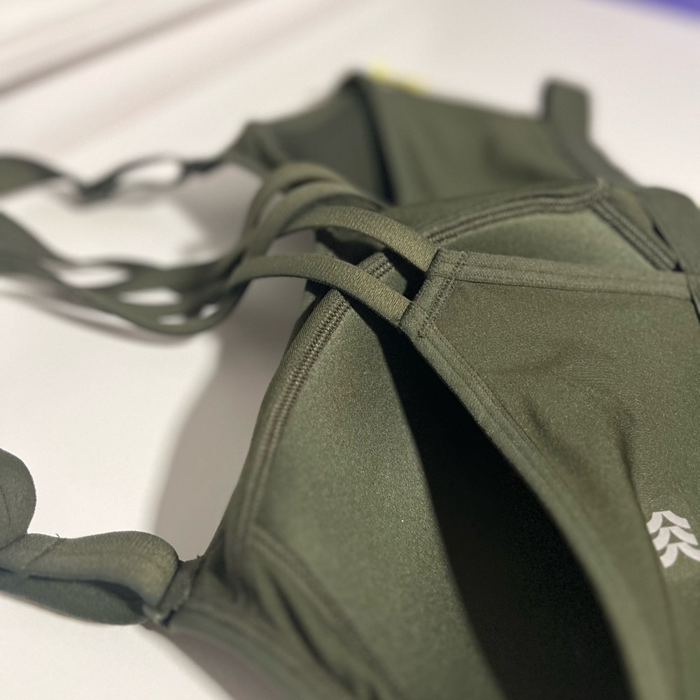 NWT XL Women's Olive Green crisscross Strappy Sports Bra all in motion pads - Picture 12 of 14